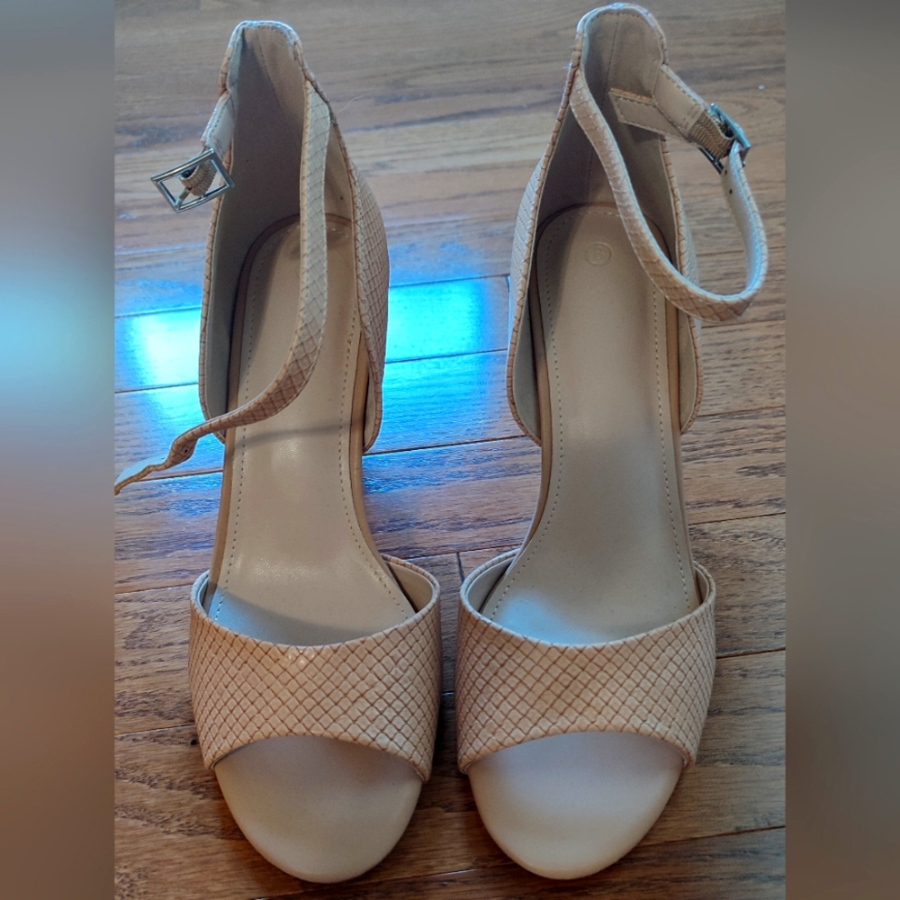 Heels - Picture 2 of 2